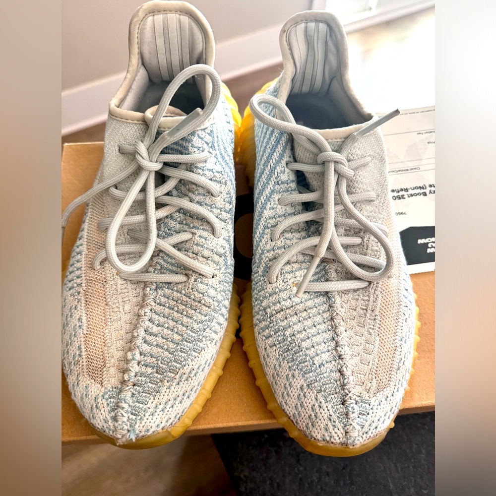 Yeezy Boost 350 V2 in Cloud White